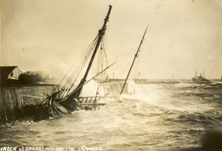 Ch5 p81 - Wreck of the Sparkling Nellie Lowestoft 1903